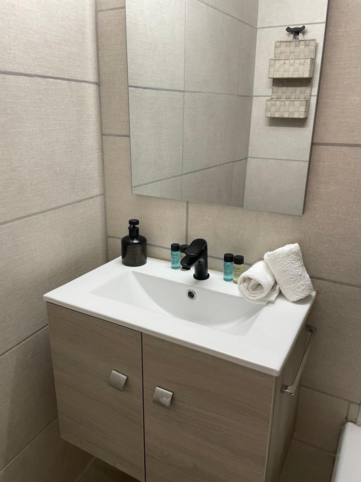 Vivian Modern Apartment Афины Экстерьер фото